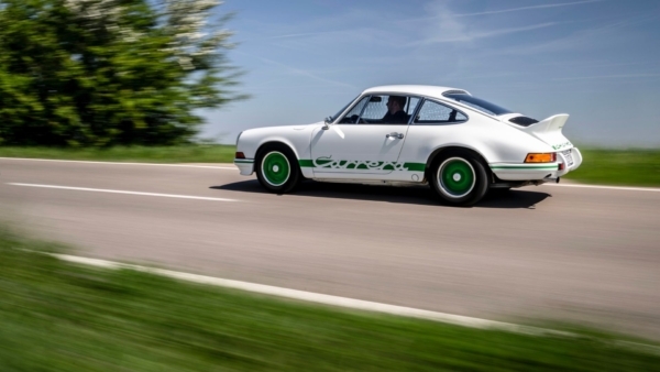Vācijas ātrākais sporta auto “Porsche 911 Carrera RS 2.7” svin 50 gadu jubileju