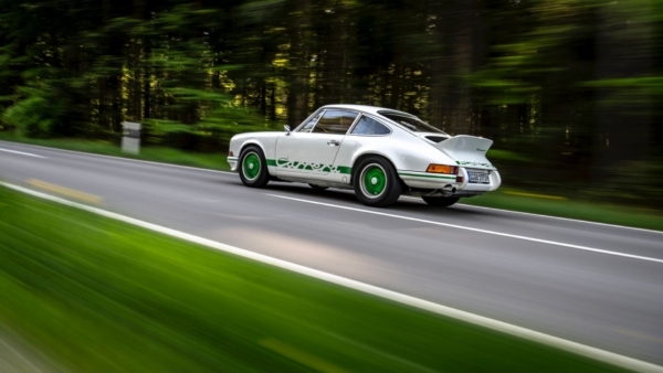 Vācijas ātrākais sporta auto “Porsche 911 Carrera RS 2.7” svin 50 gadu jubileju