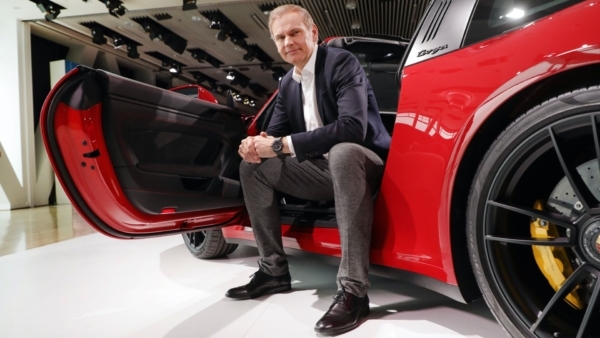 “Porsche” увеличивает выручку от продаж и операционную прибыль