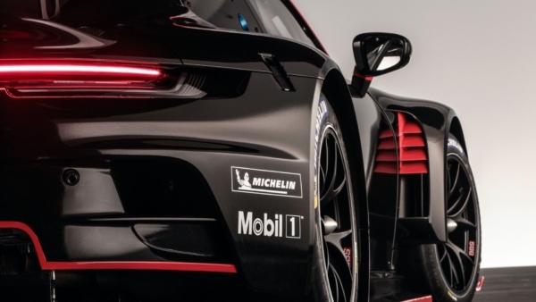 Jaunākās paaudzes “Porsche 911 GT3 R” gatavs sacīkstēm