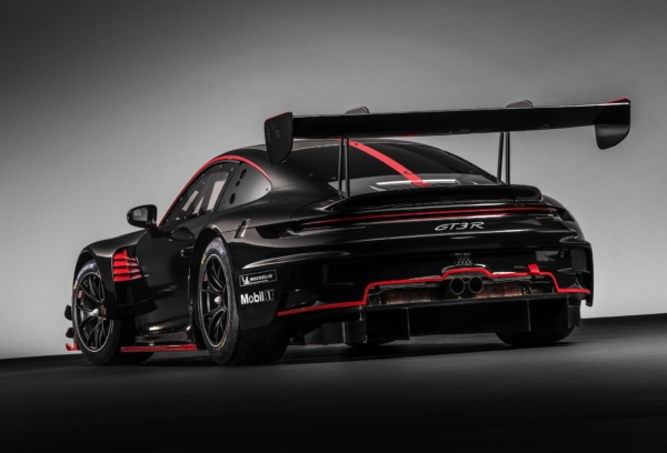 “Porsche” vēlas turpināt savu veiksmes stāstu ar jauno “911 GT3 R”