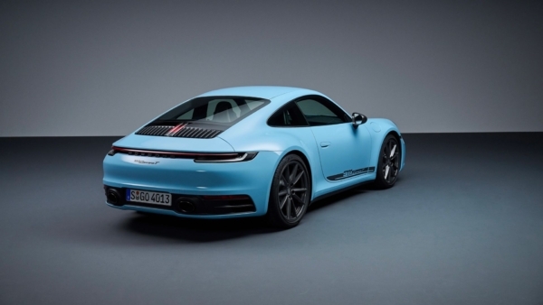 Jauna vieglsvara sporta automašīna: “Porsche 911 Carrera T”