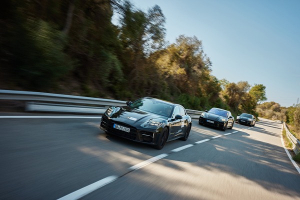 В преддверии мировой премьеры “Porsche” вносит последние улучшения в новую модель “Panamera”