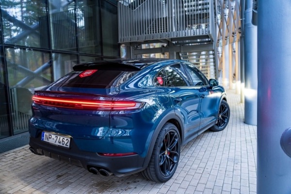 “Latvijas Gada Auto 2024” “Porsche Cayenne” atzīts par gada “premium” un gada sportiskāko auto