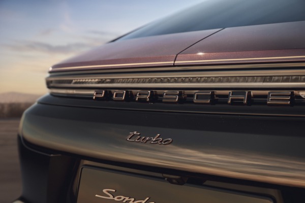 Šanhajā debitē jaunā “Porsche Panamera Turbo Sonderwunsch”