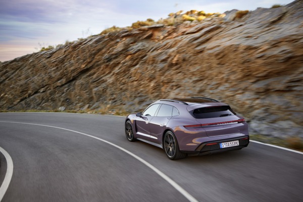 Jaunais “Porsche Taycan”: uzlabots gandrīz visās jomās