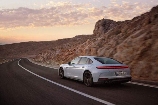 Porsche presents two new e-hybrid variants of the Panamera