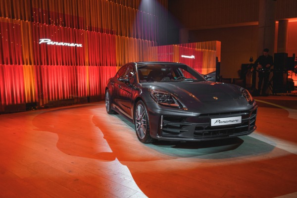 В Риге состоялась презентация Porsche Panamera нового поколения